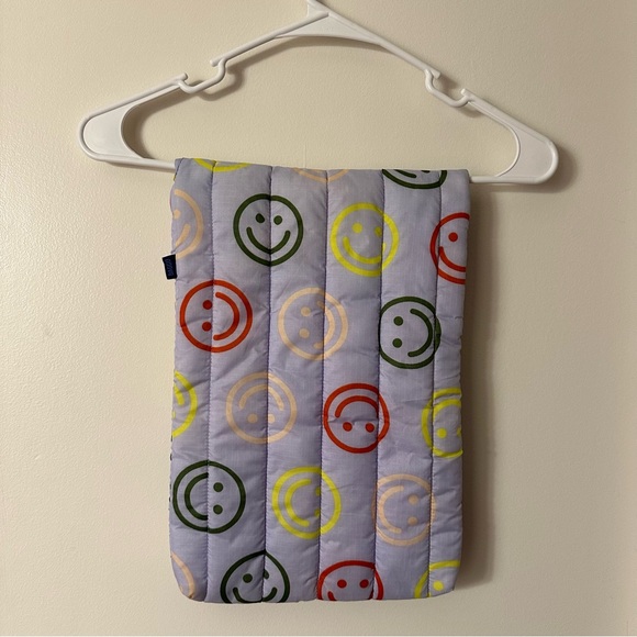 BAGGU Lavender Happy Puffy Laptop Sleeve - Picture 6 of 8